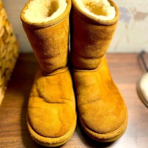 Girl’s UGGs Boots